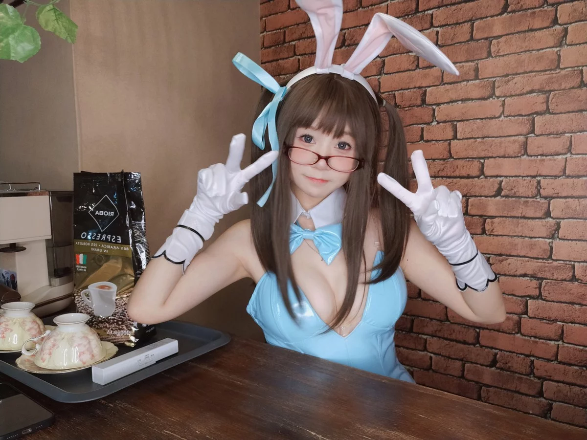 网络美女软妹摇摇乐兔女郎主题私房性感蓝色皮质连体衣配超薄黑丝迷人诱惑写真127P