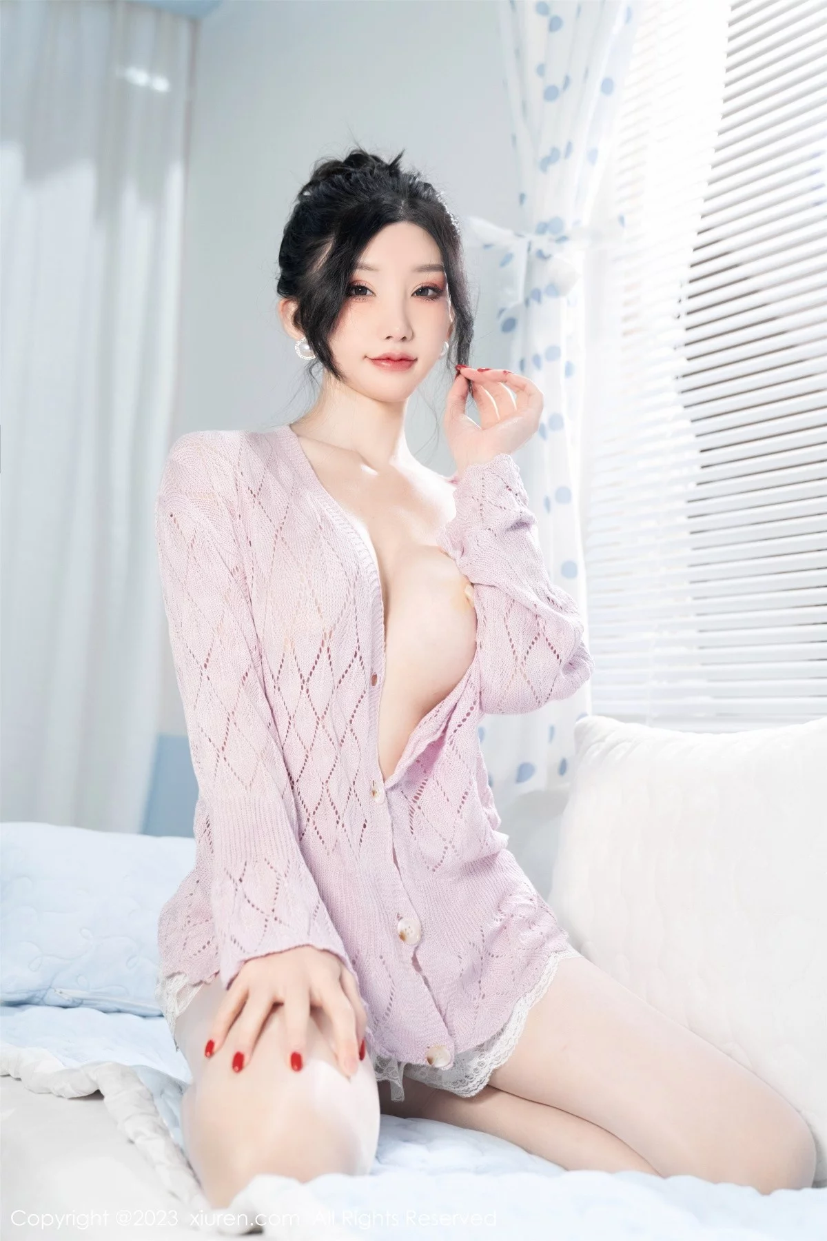 XiuRen第6580期_女神周于希Sally性感粉色服饰配超薄肉丝半脱露豪乳遮点诱惑写真80P