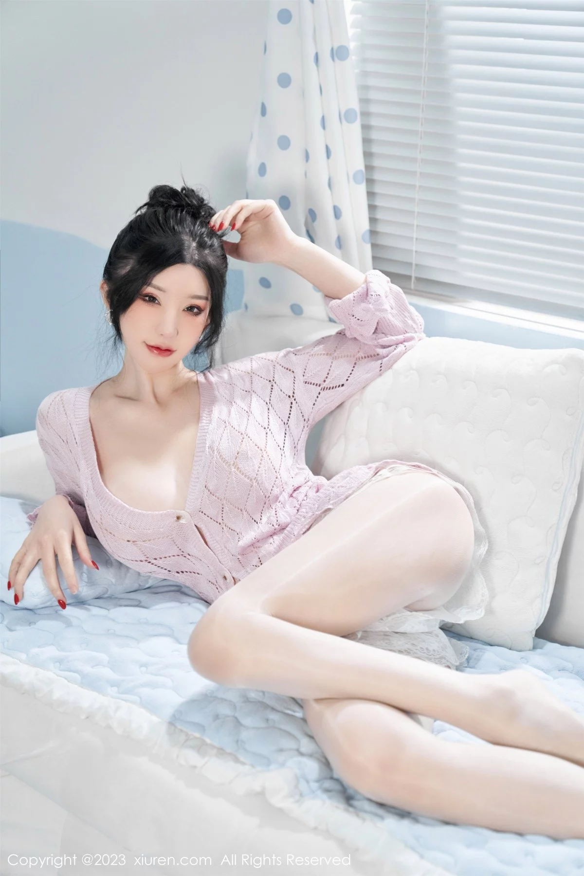 XiuRen第6580期_女神周于希Sally性感粉色服饰配超薄肉丝半脱露豪乳遮点诱惑写真80P