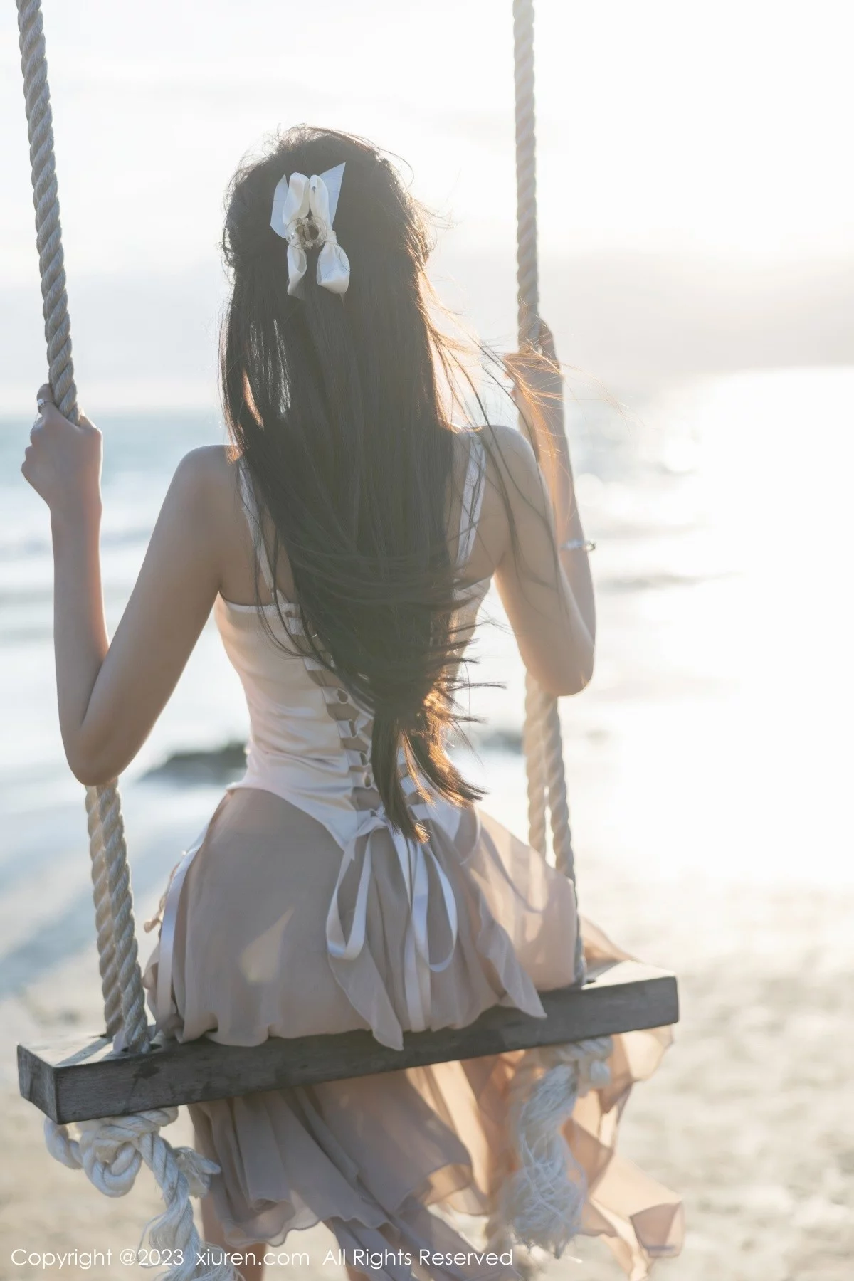 XiuRen第6581期_女神王馨瑶yanni浅暖吊带长裙配肉色蕾丝袜秀完美身材诱惑写真82P