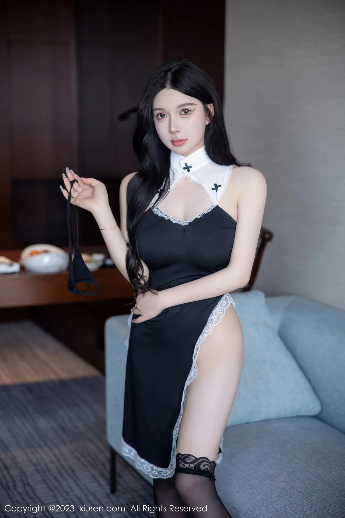XiuRen第6577期_模特林珊珊性感黑色修女服配超薄黑丝半脱秀曼妙身姿诱惑写真86P