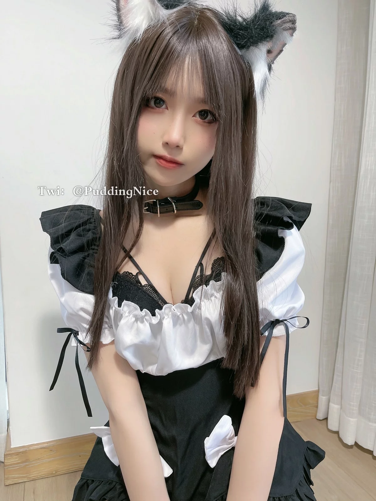 Coser美女布丁大法黑森林慕斯主题性感女仆装配黑丝袜露蕾丝内裤诱惑写真75P