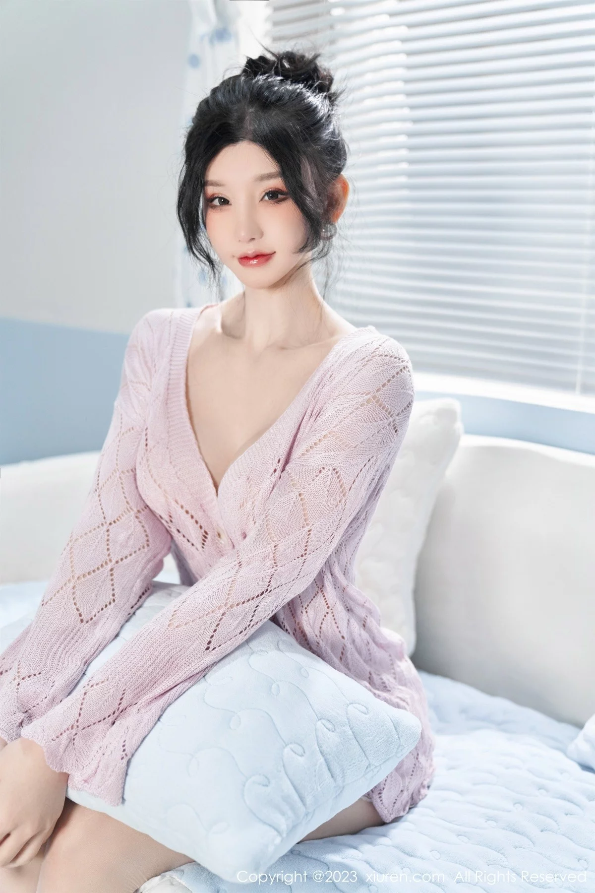 XiuRen第6580期_女神周于希Sally性感粉色服饰配超薄肉丝半脱露豪乳遮点诱惑写真80P