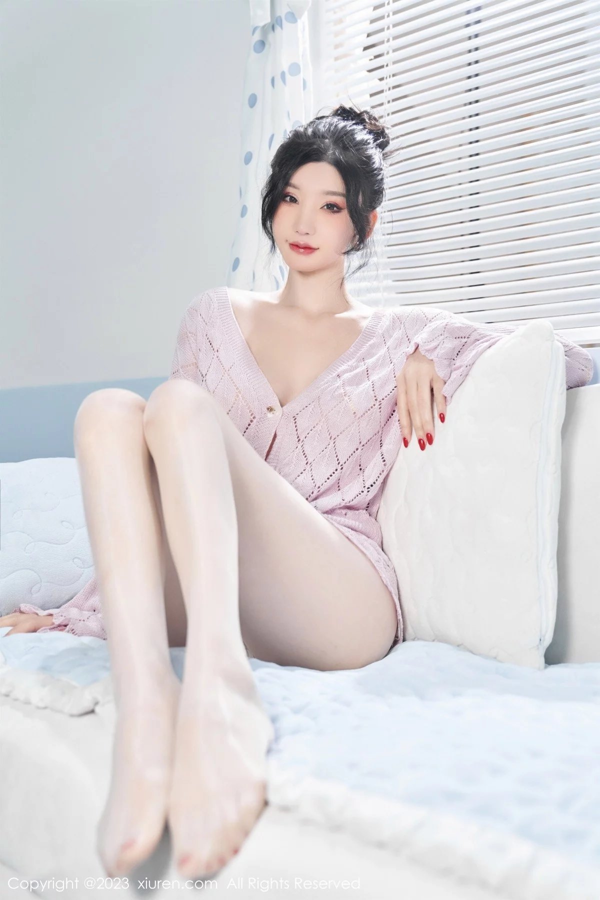 XiuRen第6580期_女神周于希Sally性感粉色服饰配超薄肉丝半脱露豪乳遮点诱惑写真80P