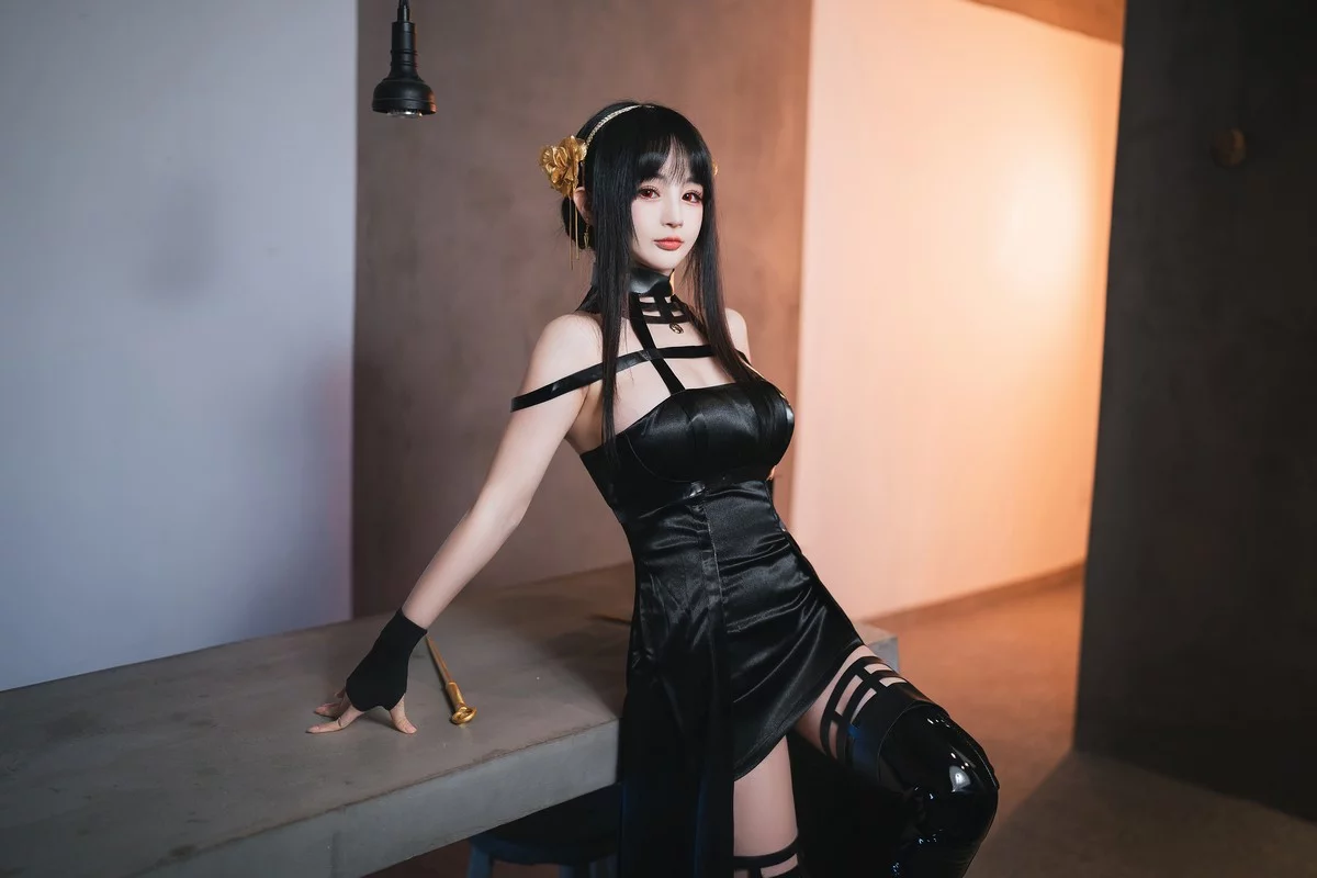 网络美女桜井宁宁约尔太太主题私房脱性感黑色长裙露黑色情趣内衣诱惑写真75P