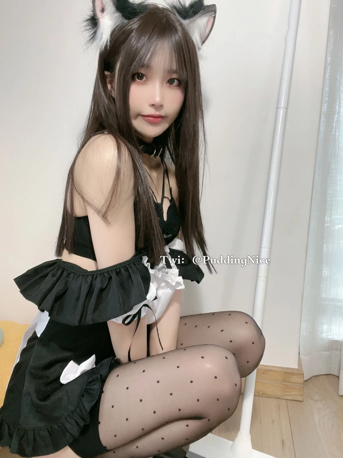 Coser美女布丁大法黑森林慕斯主题性感女仆装配黑丝袜露蕾丝内裤诱惑写真75P