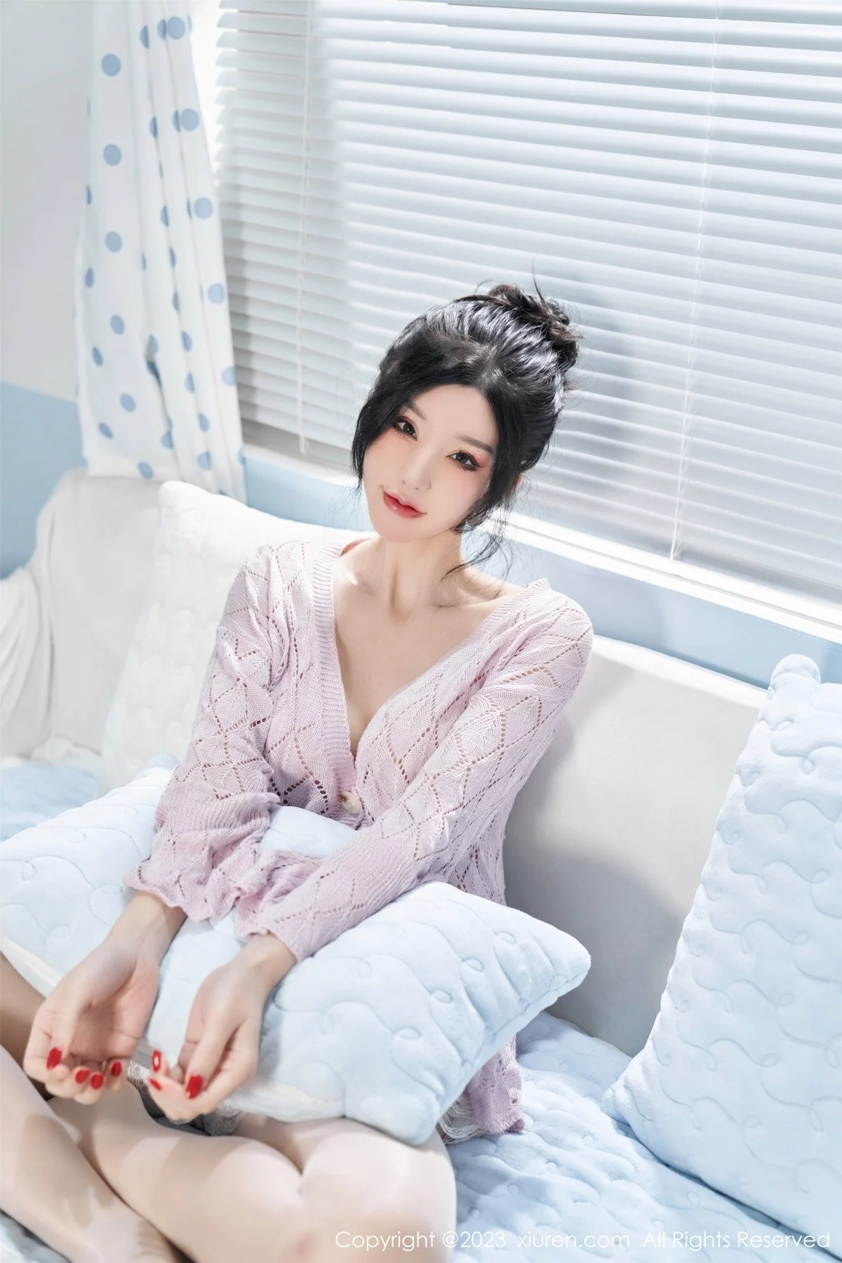 XiuRen第6580期_女神周于希Sally性感粉色服饰配超薄肉丝半脱露豪乳遮点诱惑写真80P