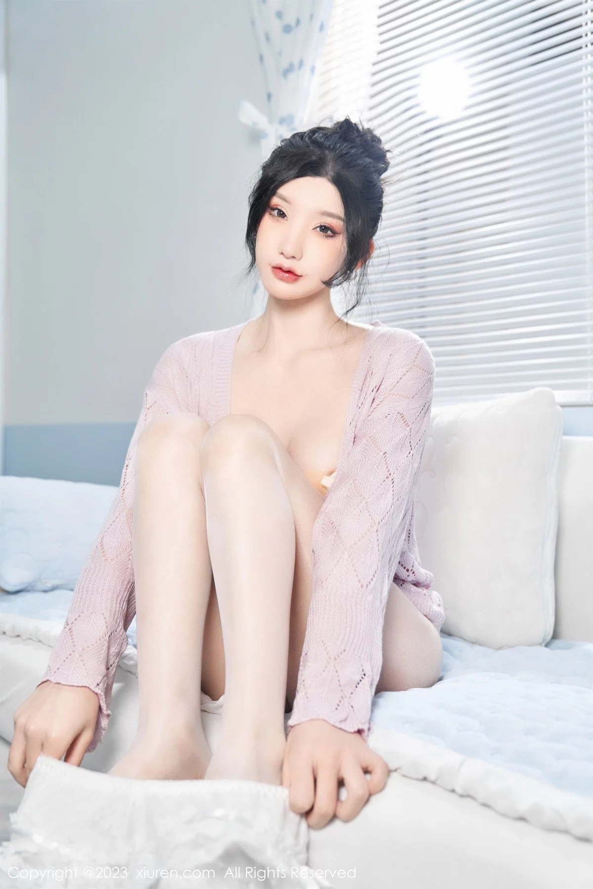 XiuRen第6580期_女神周于希Sally性感粉色服饰配超薄肉丝半脱露豪乳遮点诱惑写真80P