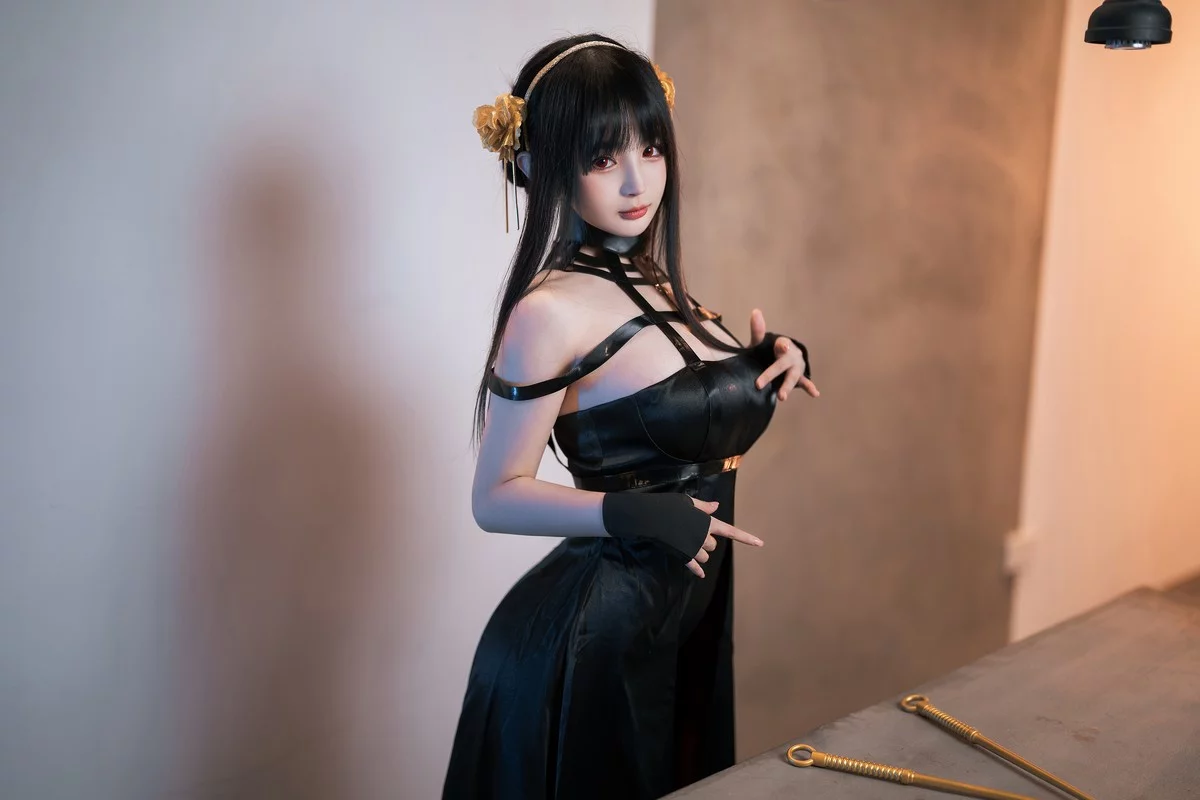 网络美女桜井宁宁约尔太太主题私房脱性感黑色长裙露黑色情趣内衣诱惑写真75P