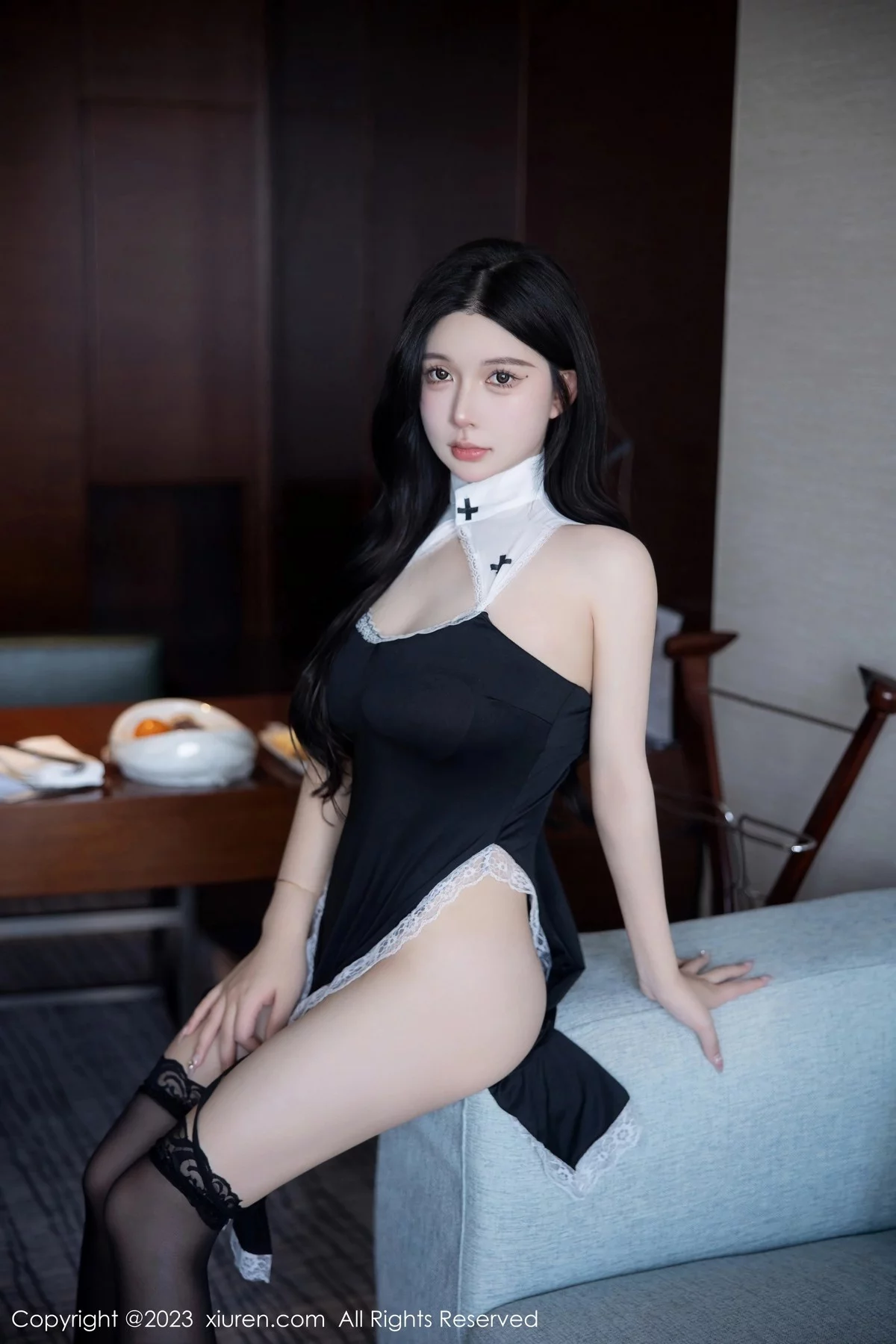 XiuRen第6577期_模特林珊珊性感黑色修女服配超薄黑丝半脱秀曼妙身姿诱惑写真86P