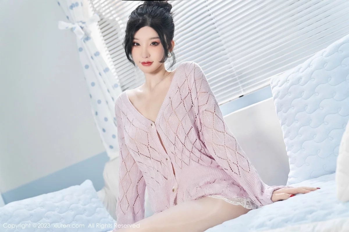 XiuRen第6580期_女神周于希Sally性感粉色服饰配超薄肉丝半脱露豪乳遮点诱惑写真80P
