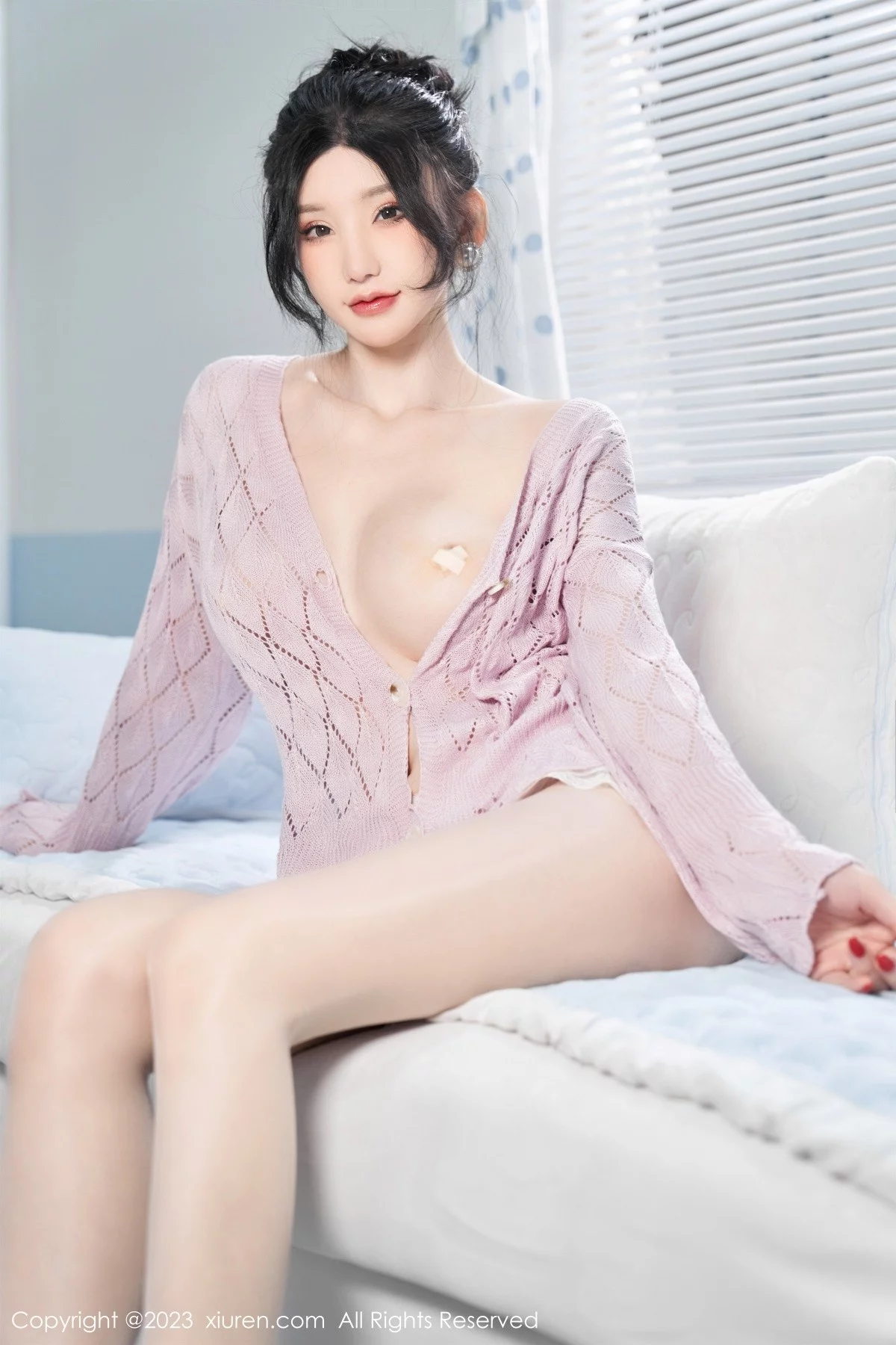 XiuRen第6580期_女神周于希Sally性感粉色服饰配超薄肉丝半脱露豪乳遮点诱惑写真80P