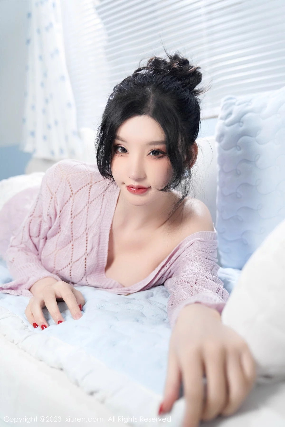 XiuRen第6580期_女神周于希Sally性感粉色服饰配超薄肉丝半脱露豪乳遮点诱惑写真80P