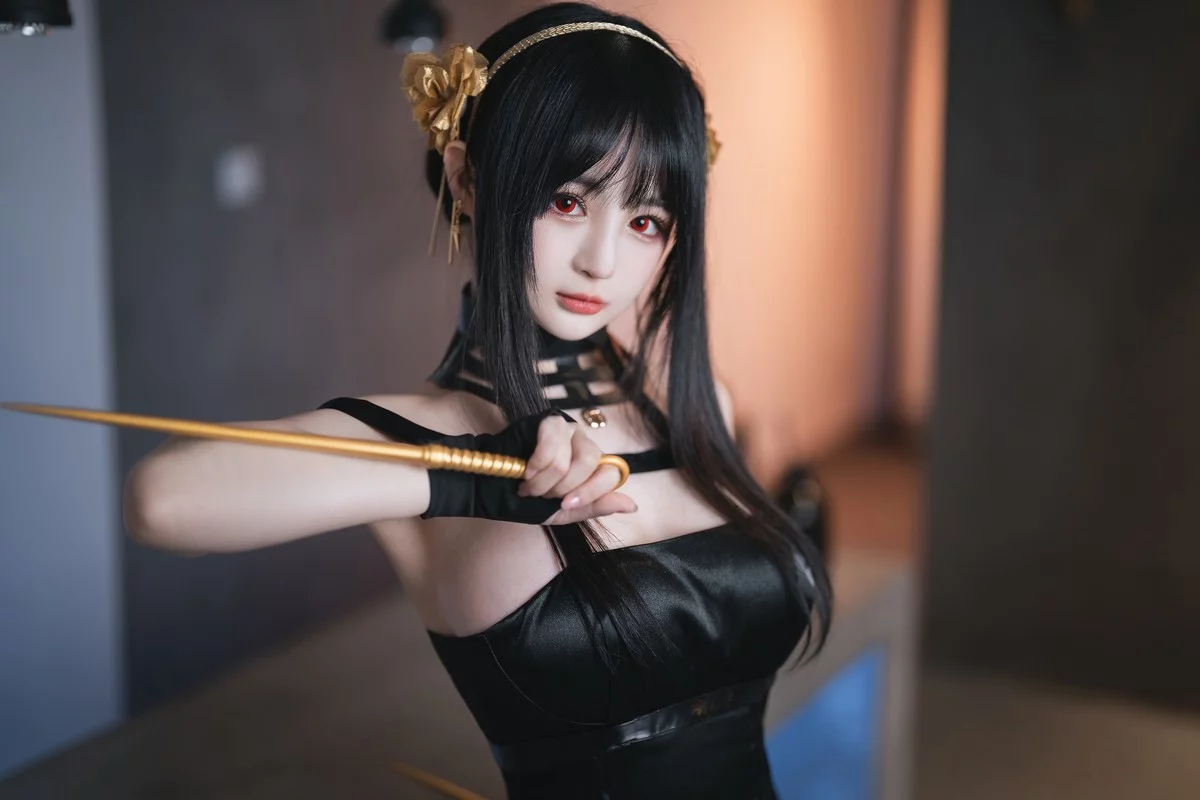 网络美女桜井宁宁约尔太太主题私房脱性感黑色长裙露黑色情趣内衣诱惑写真75P