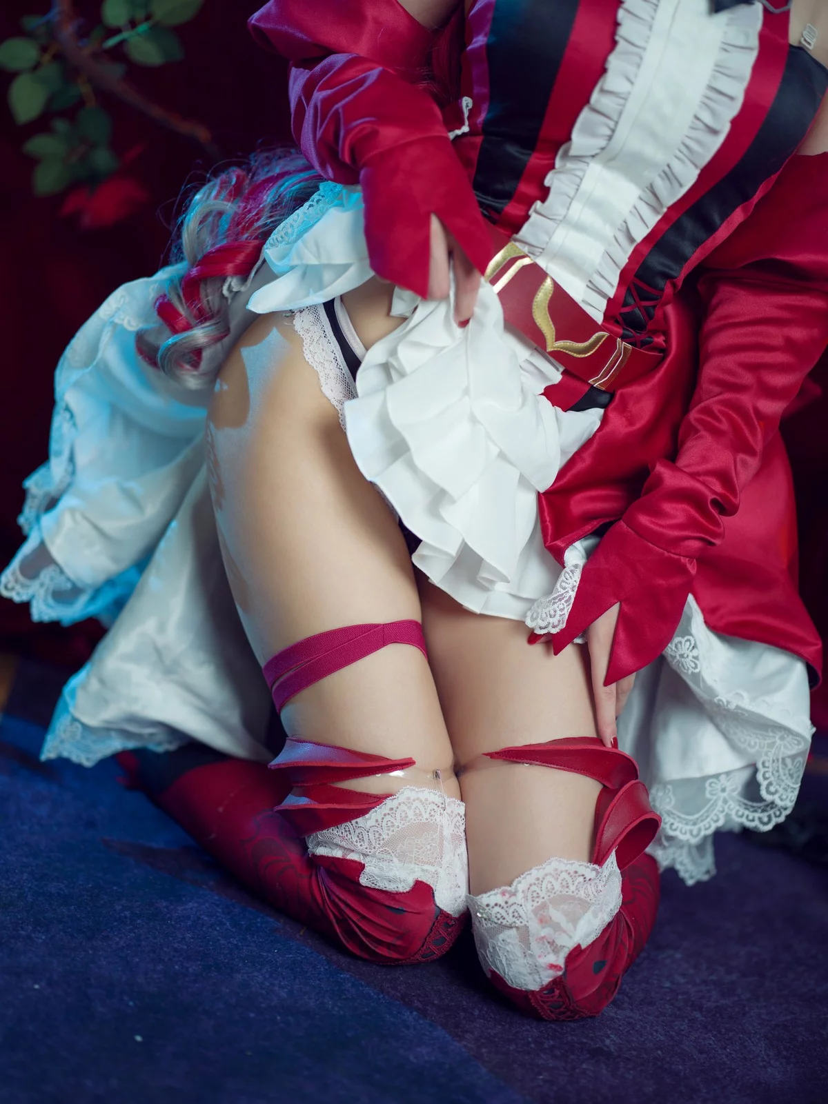 动漫博主阿包也是兔娘妖精骑士主题性感红白礼裙服饰秀翘臀美腿迷人写真34P