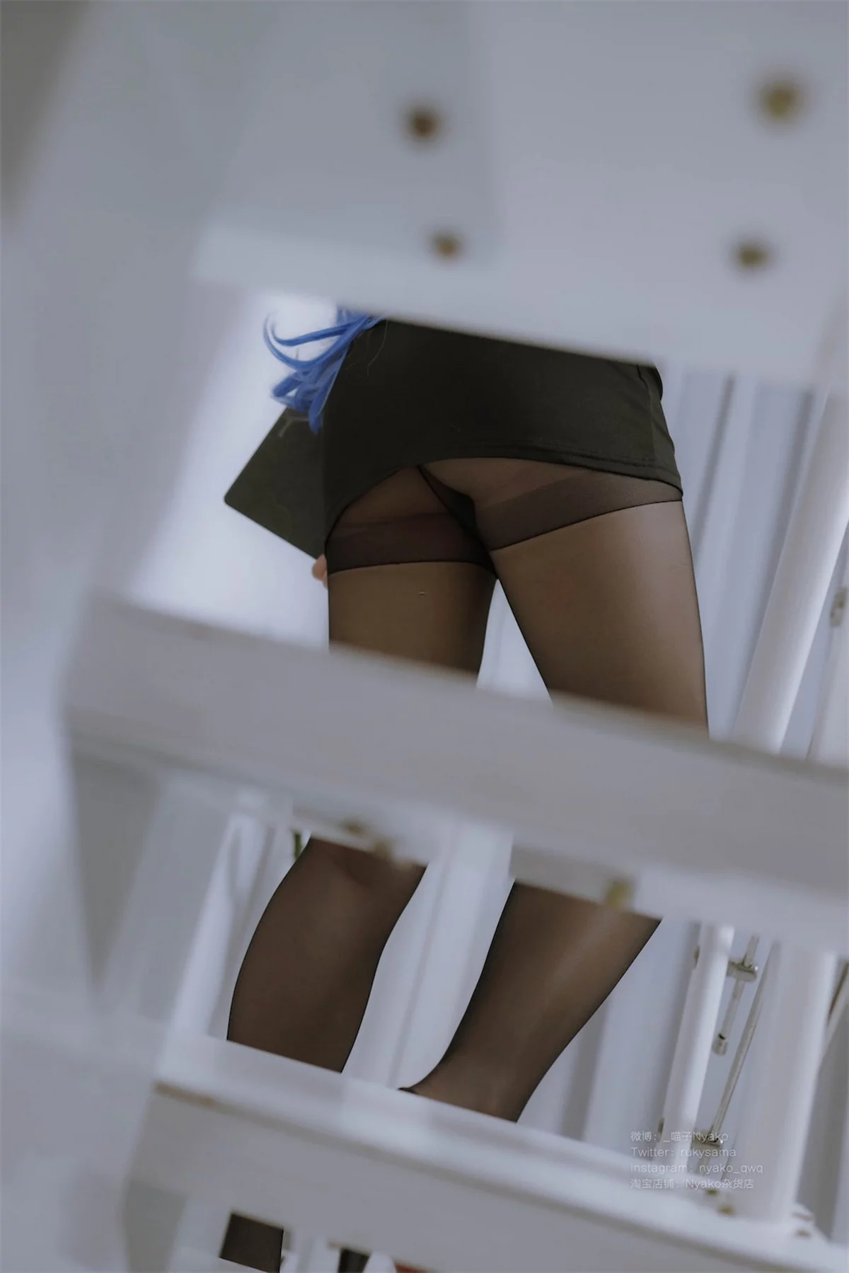 网络美女Nyako喵子原神甘雨OL主题性感白T配黑短裙半脱露丰满身材诱惑写真79P