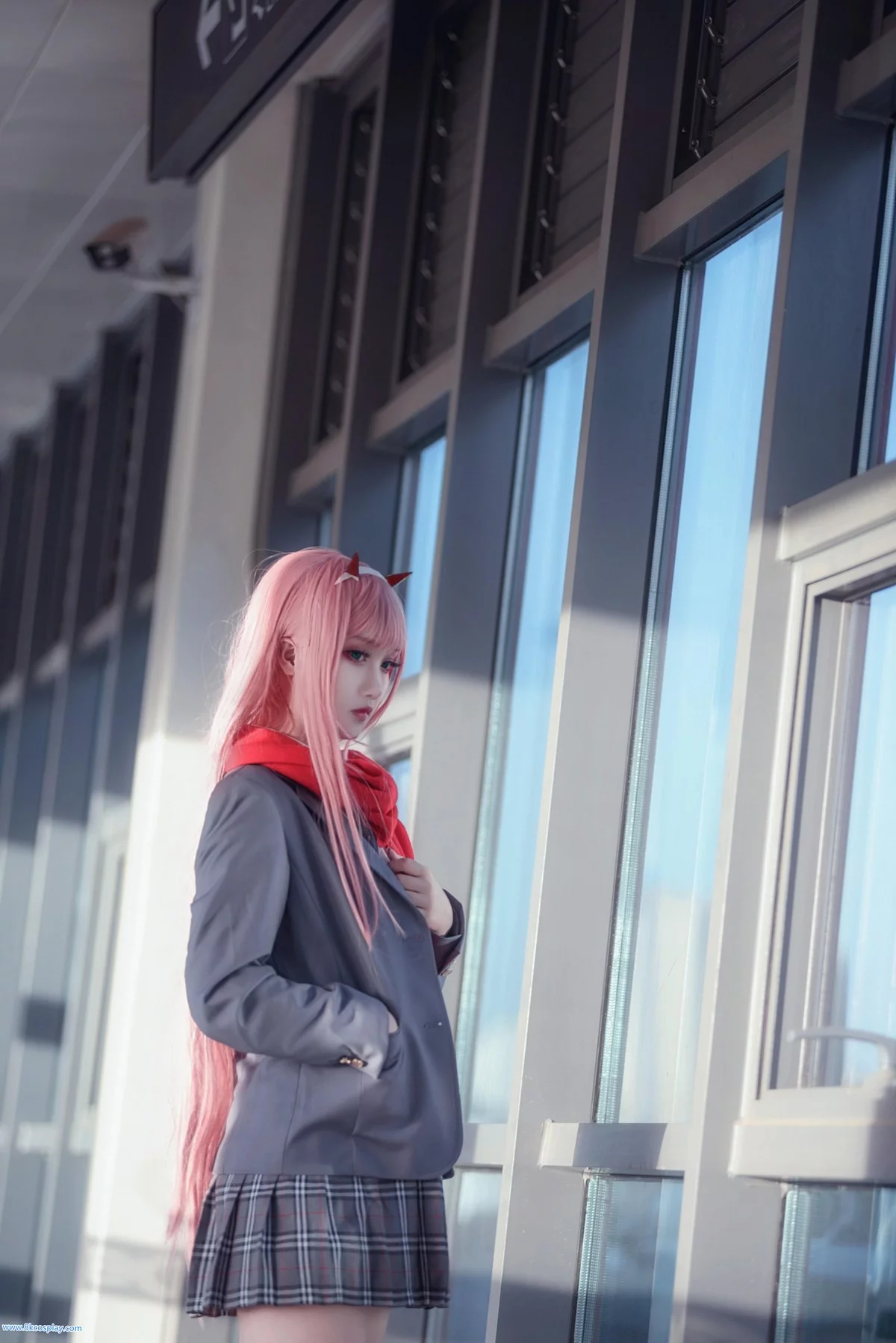 微博红人Coser楚楚子草莓制服主题户外性感制服系列秀完美身材迷人写真39P