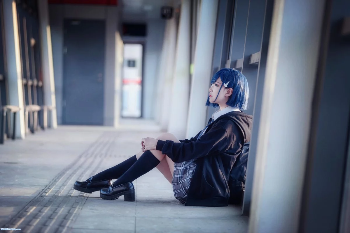 微博红人Coser楚楚子草莓制服主题户外性感制服系列秀完美身材迷人写真39P