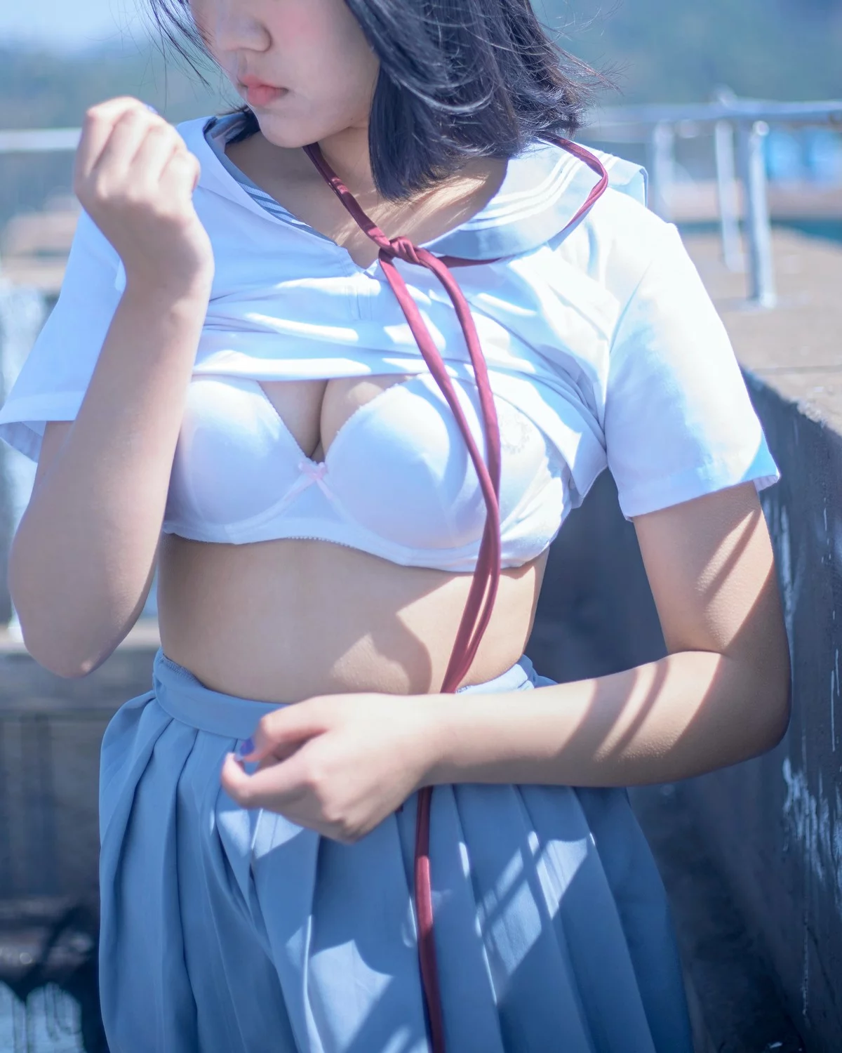 美少女博主阿汐汐W天台JK主题户外脱性感JK制服露白色内衣配白丝袜诱惑写真40P