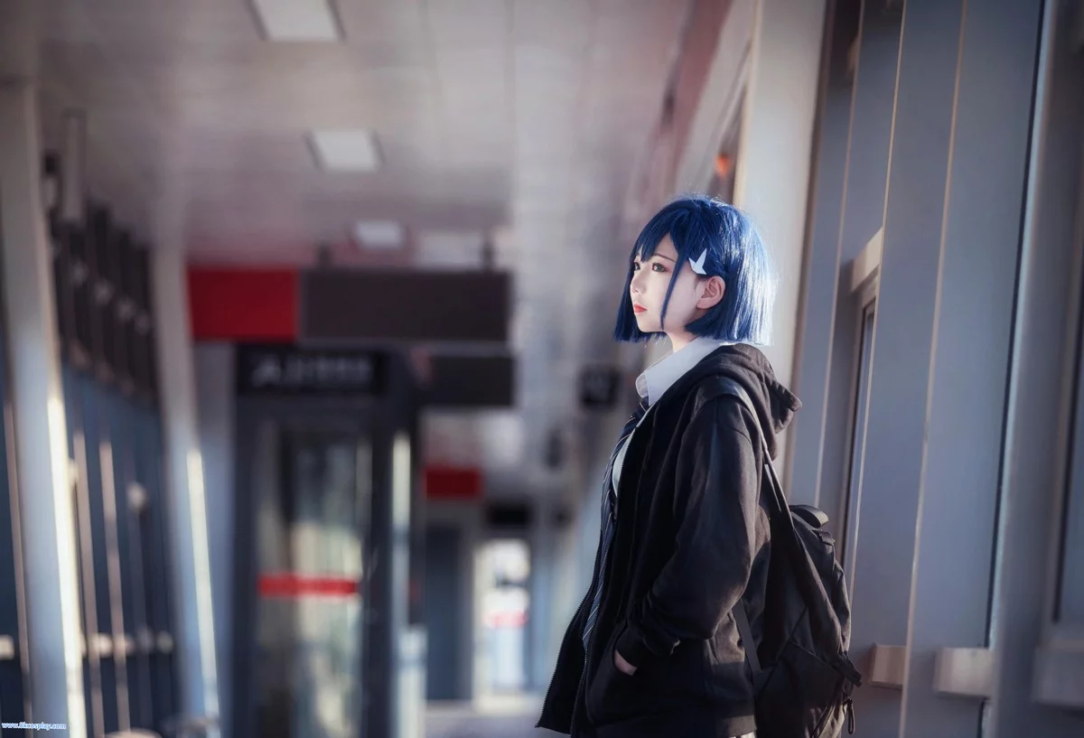 微博红人Coser楚楚子草莓制服主题户外性感制服系列秀完美身材迷人写真39P