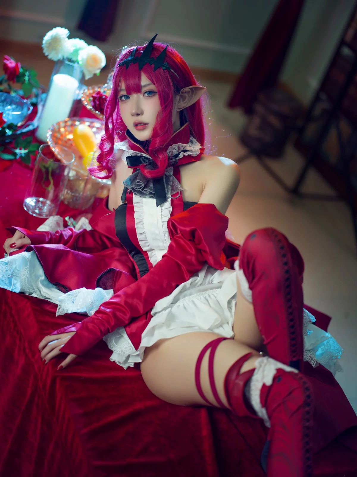 动漫博主阿包也是兔娘妖精骑士主题性感红白礼裙服饰秀翘臀美腿迷人写真34P