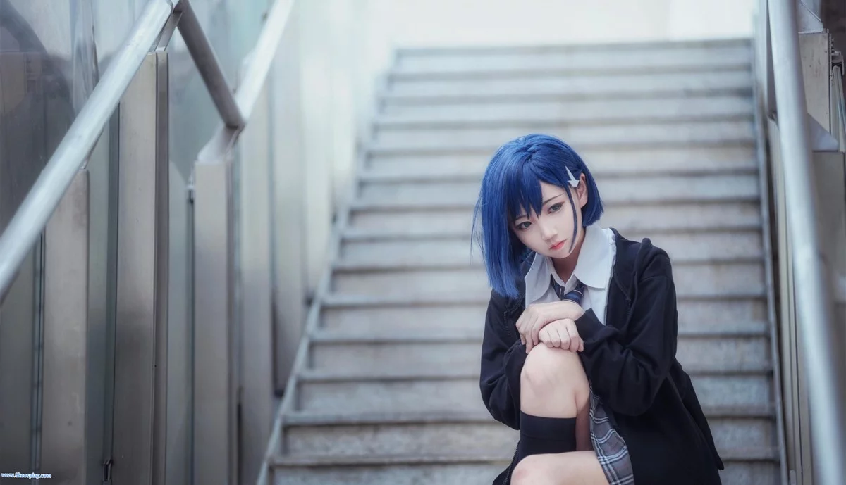 微博红人Coser楚楚子草莓制服主题户外性感制服系列秀完美身材迷人写真39P