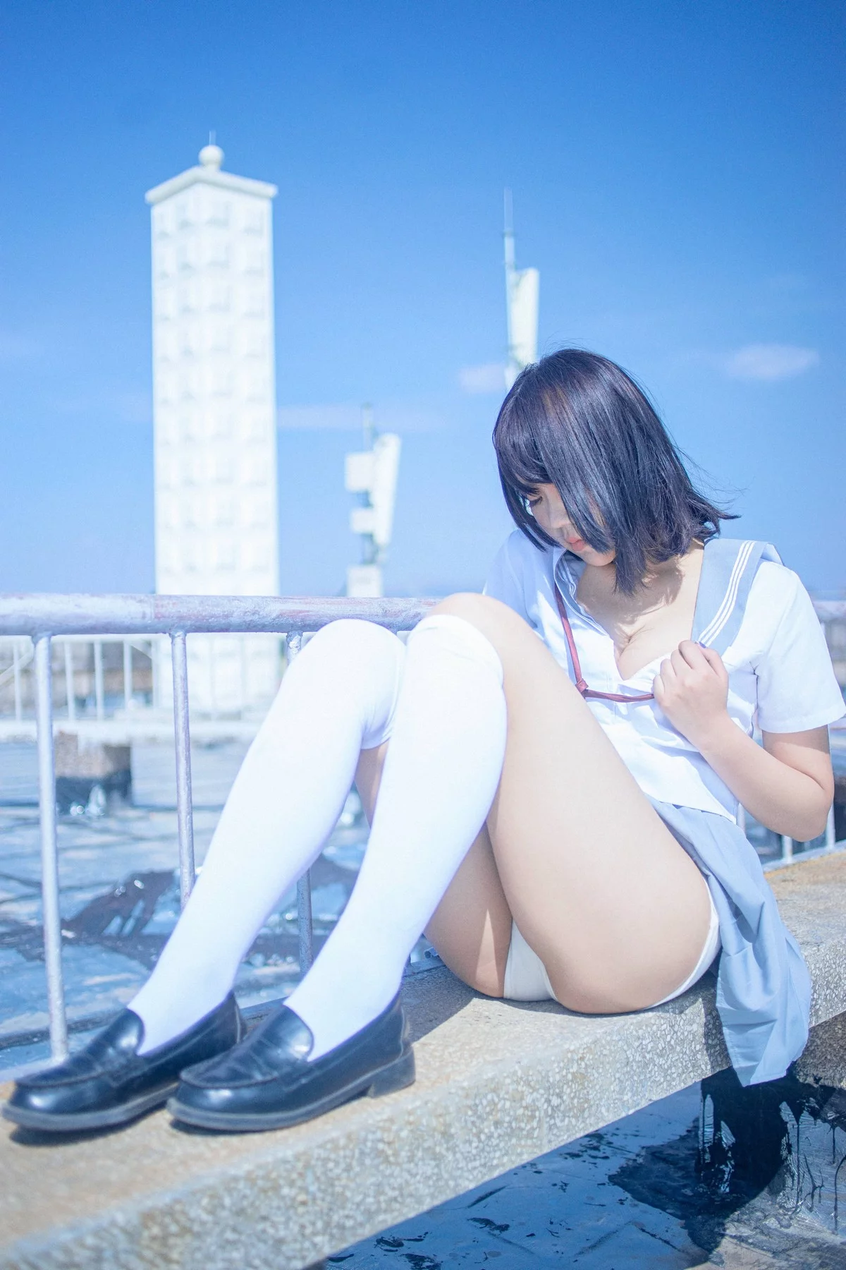 美少女博主阿汐汐W天台JK主题户外脱性感JK制服露白色内衣配白丝袜诱惑写真40P
