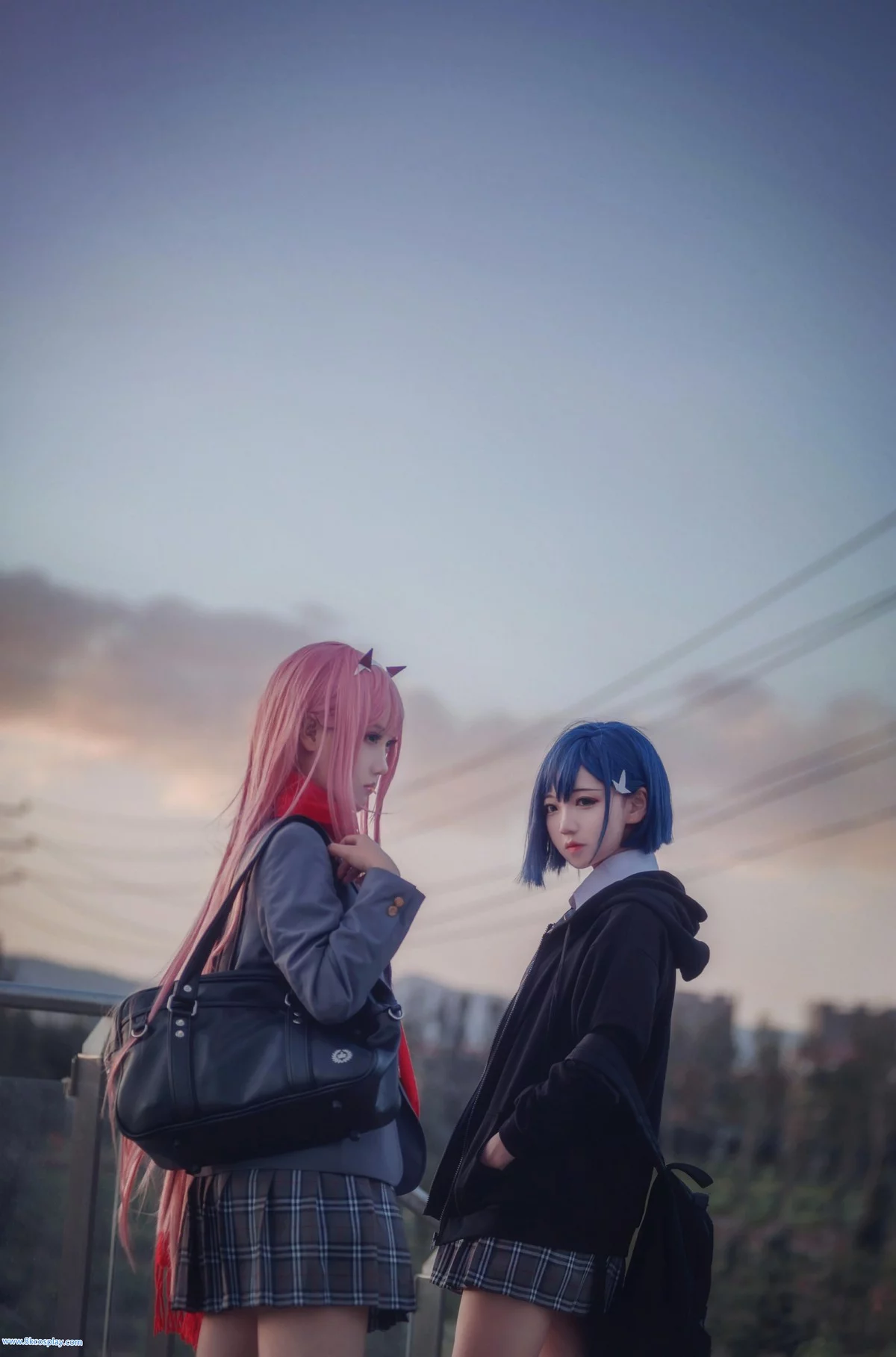 微博红人Coser楚楚子草莓制服主题户外性感制服系列秀完美身材迷人写真39P