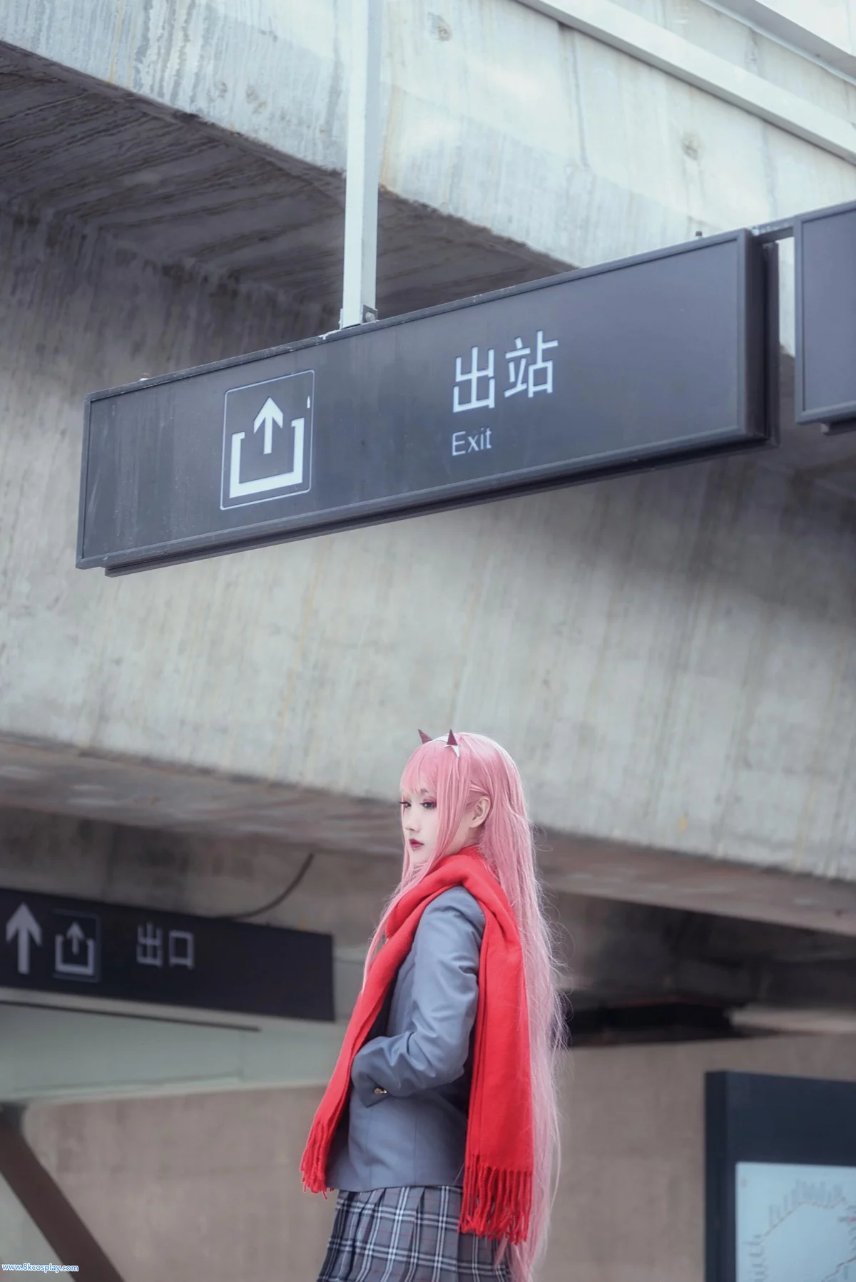 微博红人Coser楚楚子草莓制服主题户外性感制服系列秀完美身材迷人写真39P