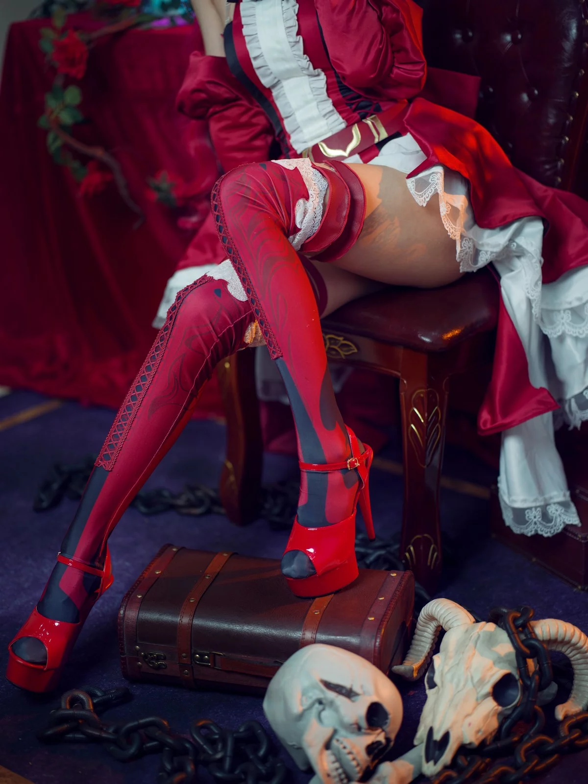 动漫博主阿包也是兔娘妖精骑士主题性感红白礼裙服饰秀翘臀美腿迷人写真34P
