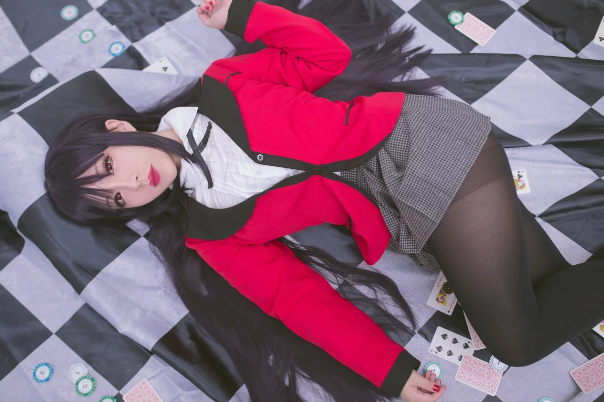 Coser美女叫我千寻大人蛇喰梦子主题性感红色学生制服配超薄黑丝迷人诱惑写真40P