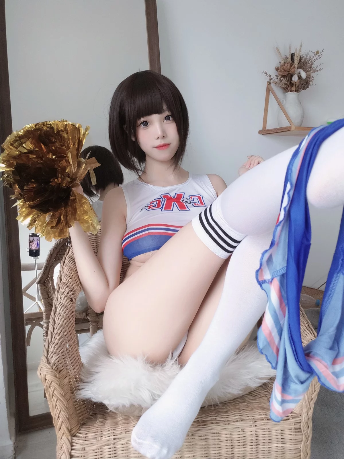 萌系小姐姐蜜汁猫裘足球宝贝主题性感运动内衣半撩露傲人豪乳惹火诱惑写真37P