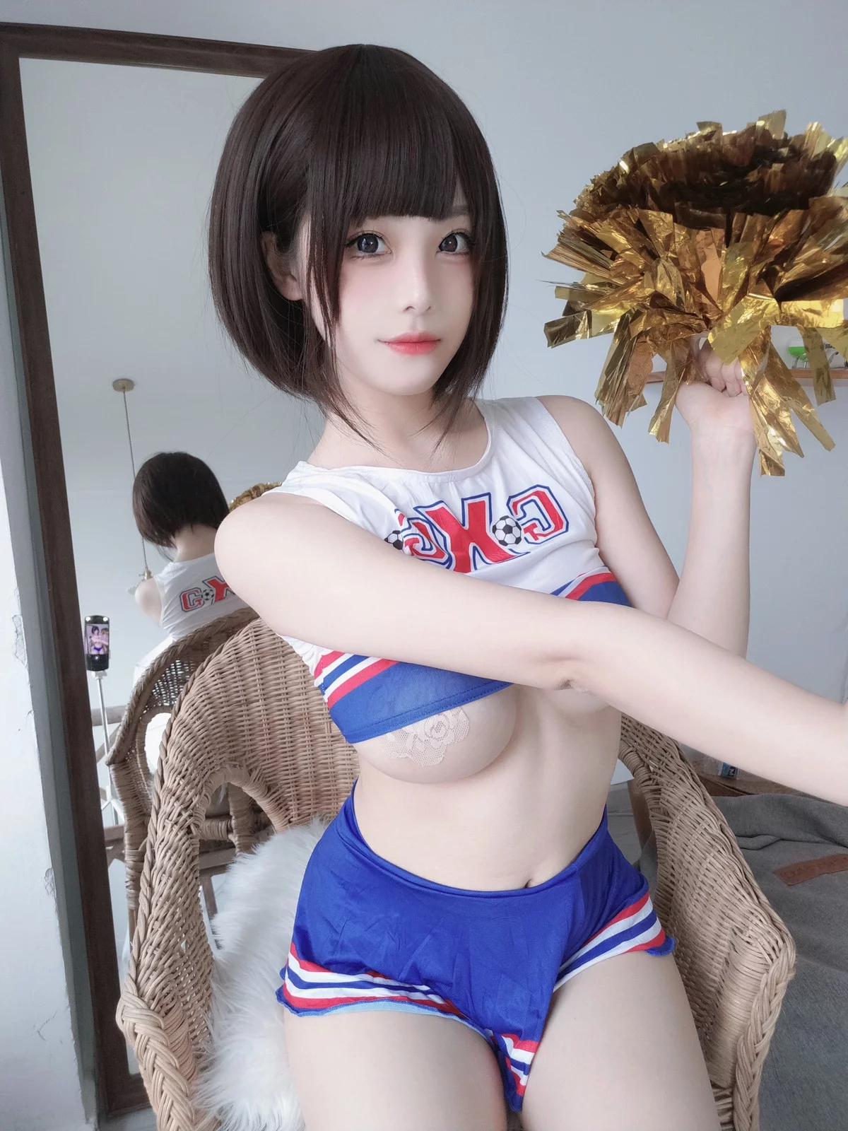 萌系小姐姐蜜汁猫裘足球宝贝主题性感运动内衣半撩露傲人豪乳惹火诱惑写真37P