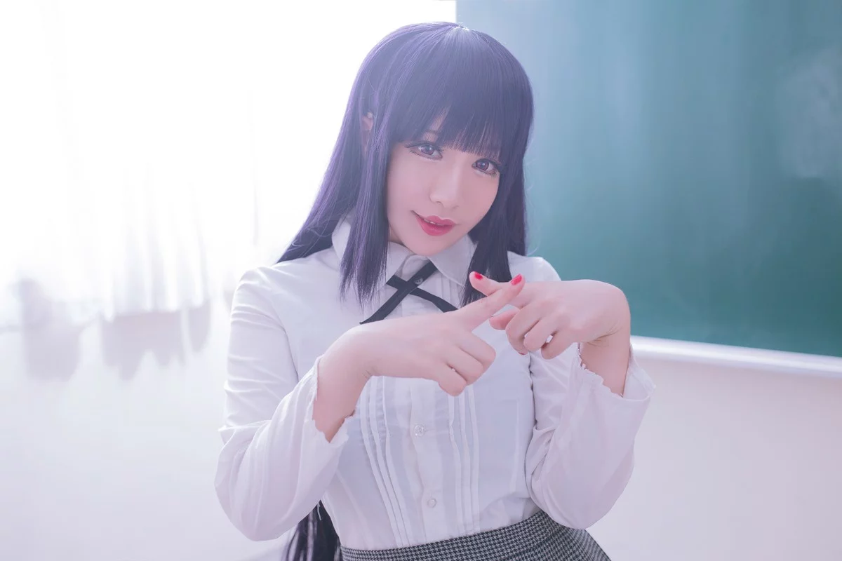 Coser美女叫我千寻大人蛇喰梦子主题性感红色学生制服配超薄黑丝迷人诱惑写真40P