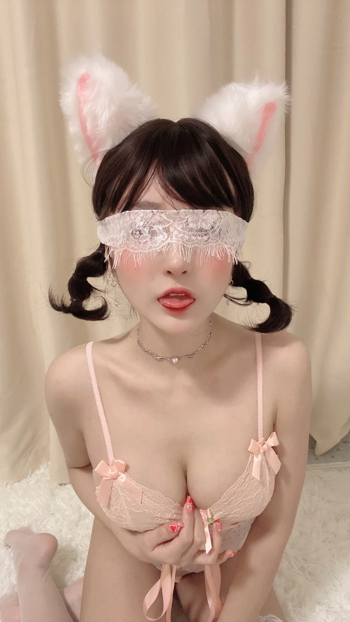 网络美女佳佳好难啊法式猫耳娘主题性感粉色蕾丝连体内衣配白丝袜完美诱惑写真39P
