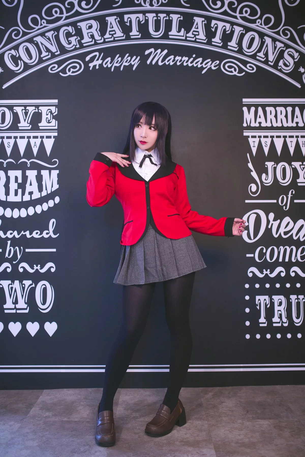 Coser美女叫我千寻大人蛇喰梦子主题性感红色学生制服配超薄黑丝迷人诱惑写真40P