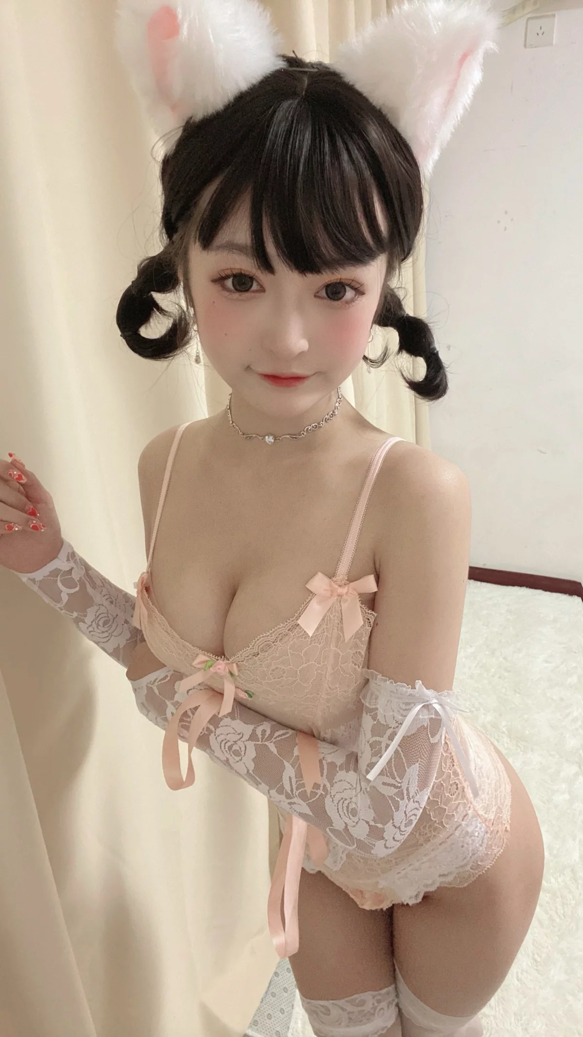 网络美女佳佳好难啊法式猫耳娘主题性感粉色蕾丝连体内衣配白丝袜完美诱惑写真39P