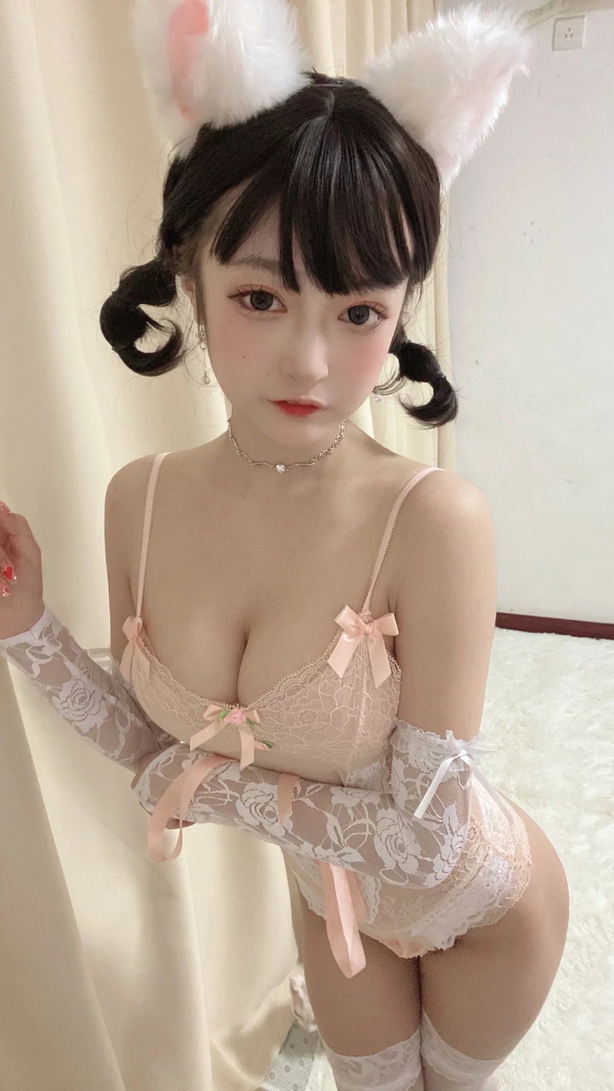 网络美女佳佳好难啊法式猫耳娘主题性感粉色蕾丝连体内衣配白丝袜完美诱惑写真39P
