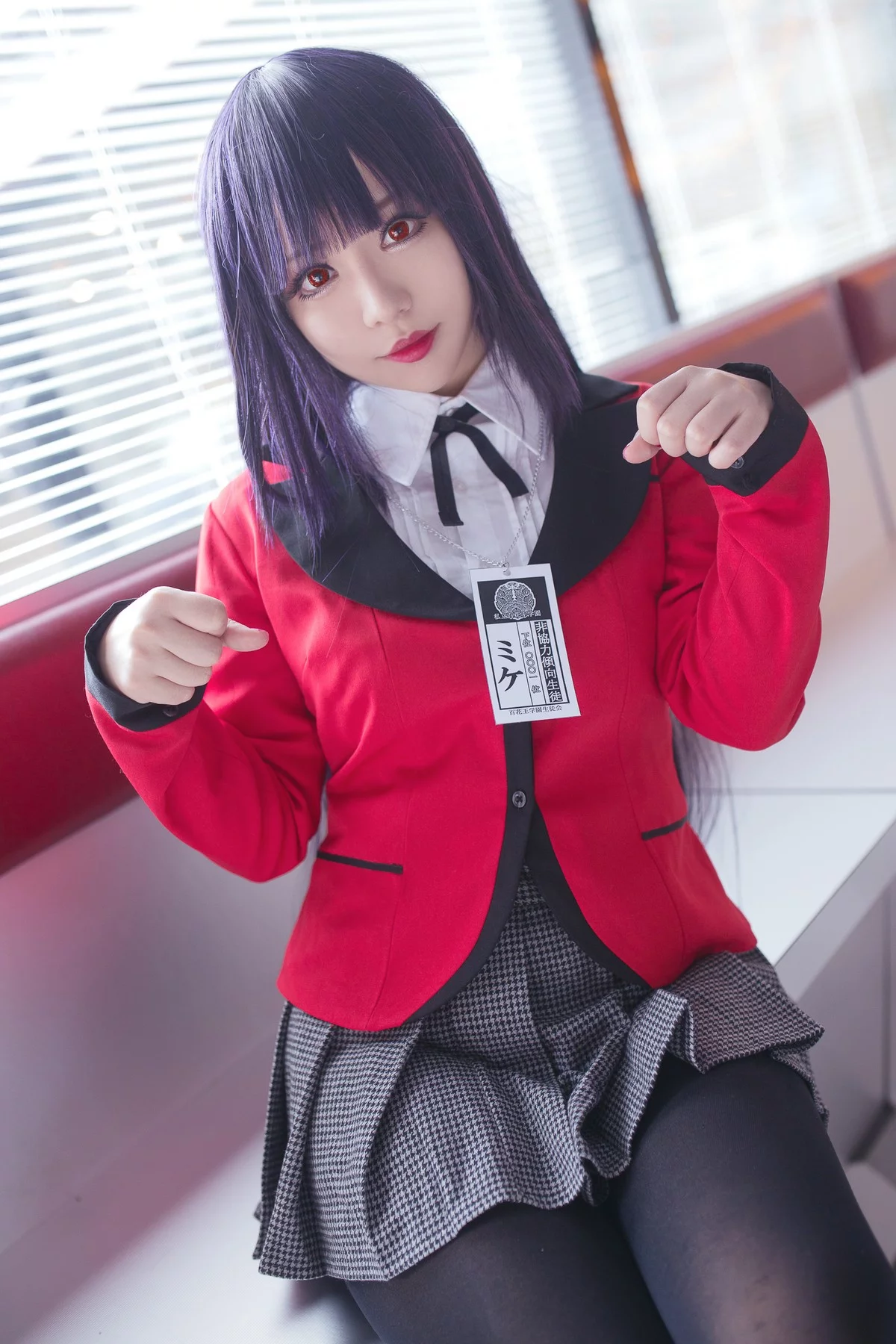 Coser美女叫我千寻大人蛇喰梦子主题性感红色学生制服配超薄黑丝迷人诱惑写真40P
