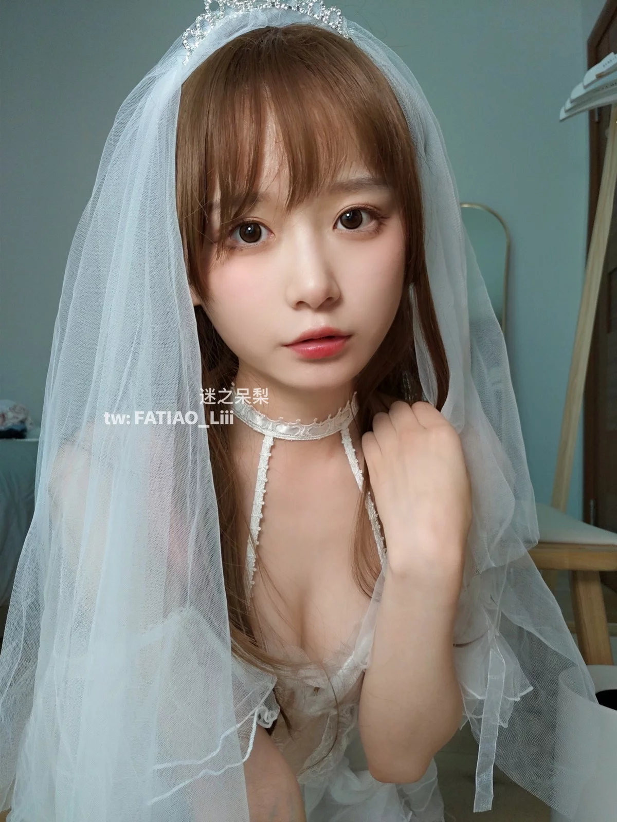 网络美女迷之呆梨新婚初夜主题私房性感白色薄透婚纱配开档白丝惹火诱惑写真70P