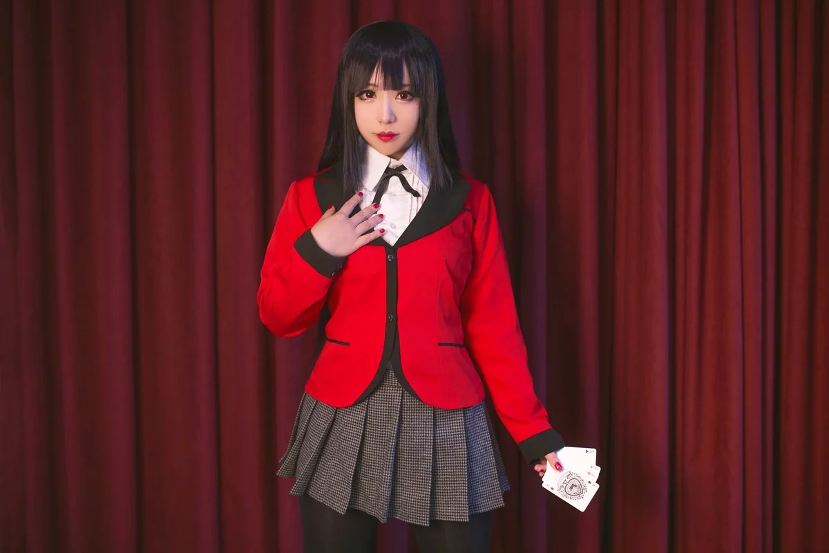 Coser美女叫我千寻大人蛇喰梦子主题性感红色学生制服配超薄黑丝迷人诱惑写真40P