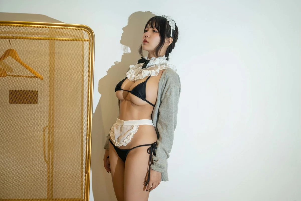 美少女博主阿汐汐W女仆三点主题私房女仆装半脱露黑色三点式内衣诱惑写真30P