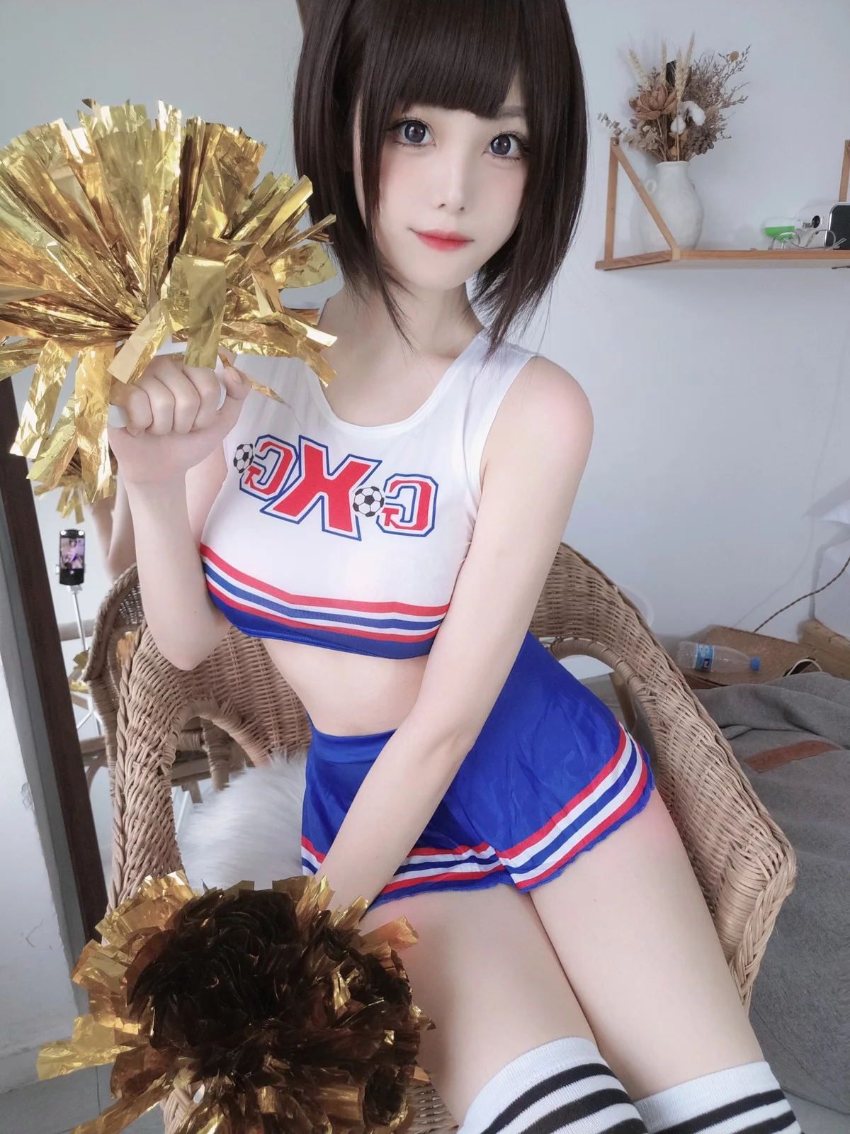 萌系小姐姐蜜汁猫裘足球宝贝主题性感运动内衣半撩露傲人豪乳惹火诱惑写真37P