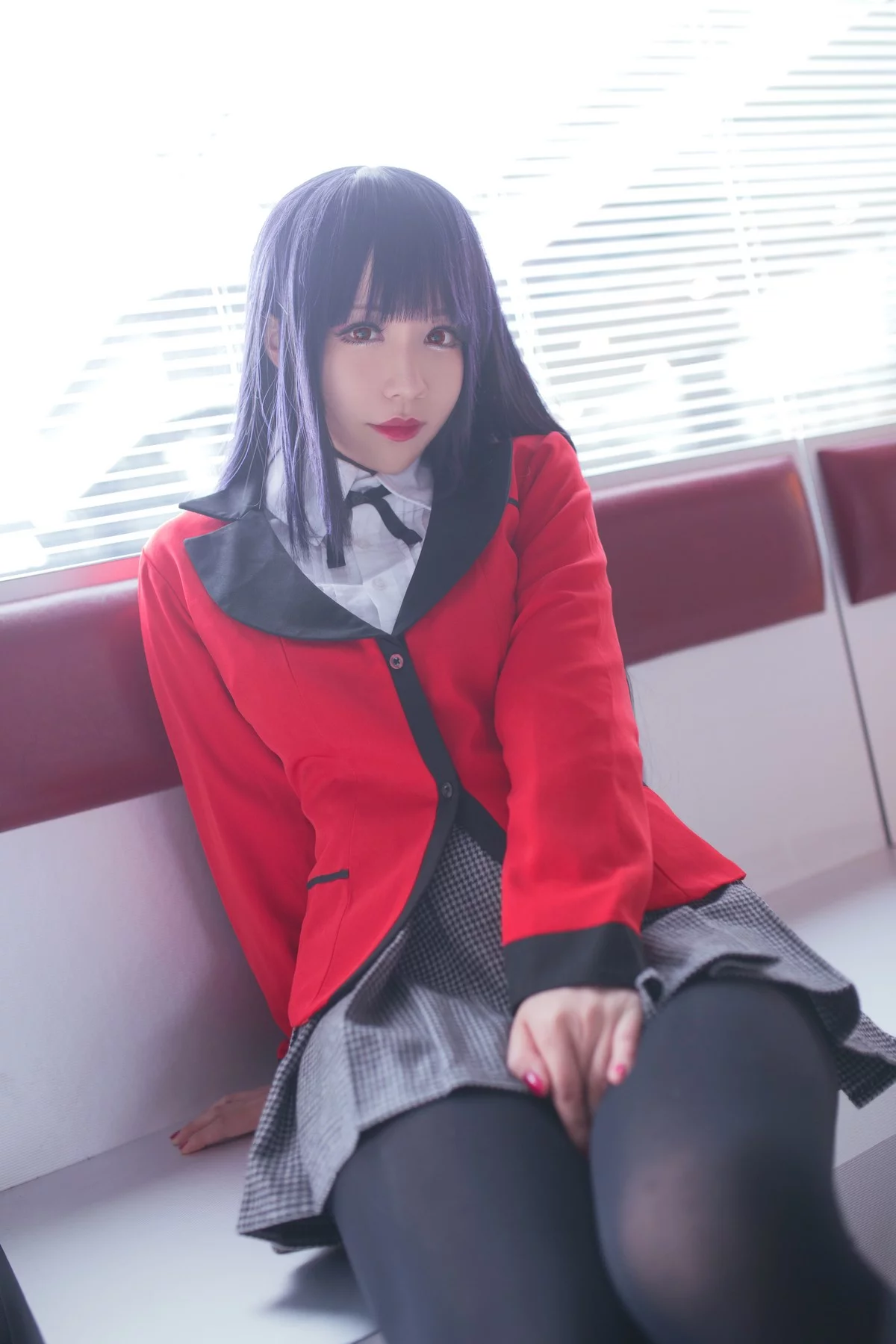 Coser美女叫我千寻大人蛇喰梦子主题性感红色学生制服配超薄黑丝迷人诱惑写真40P