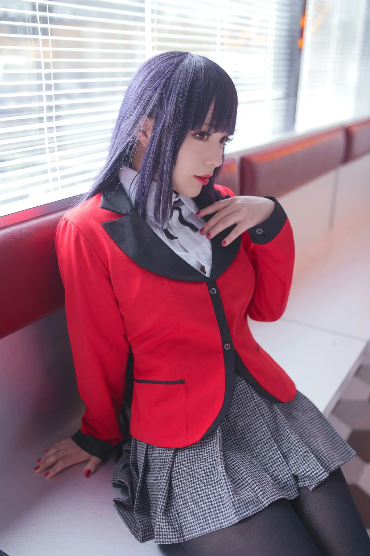 Coser美女叫我千寻大人蛇喰梦子主题性感红色学生制服配超薄黑丝迷人诱惑写真40P