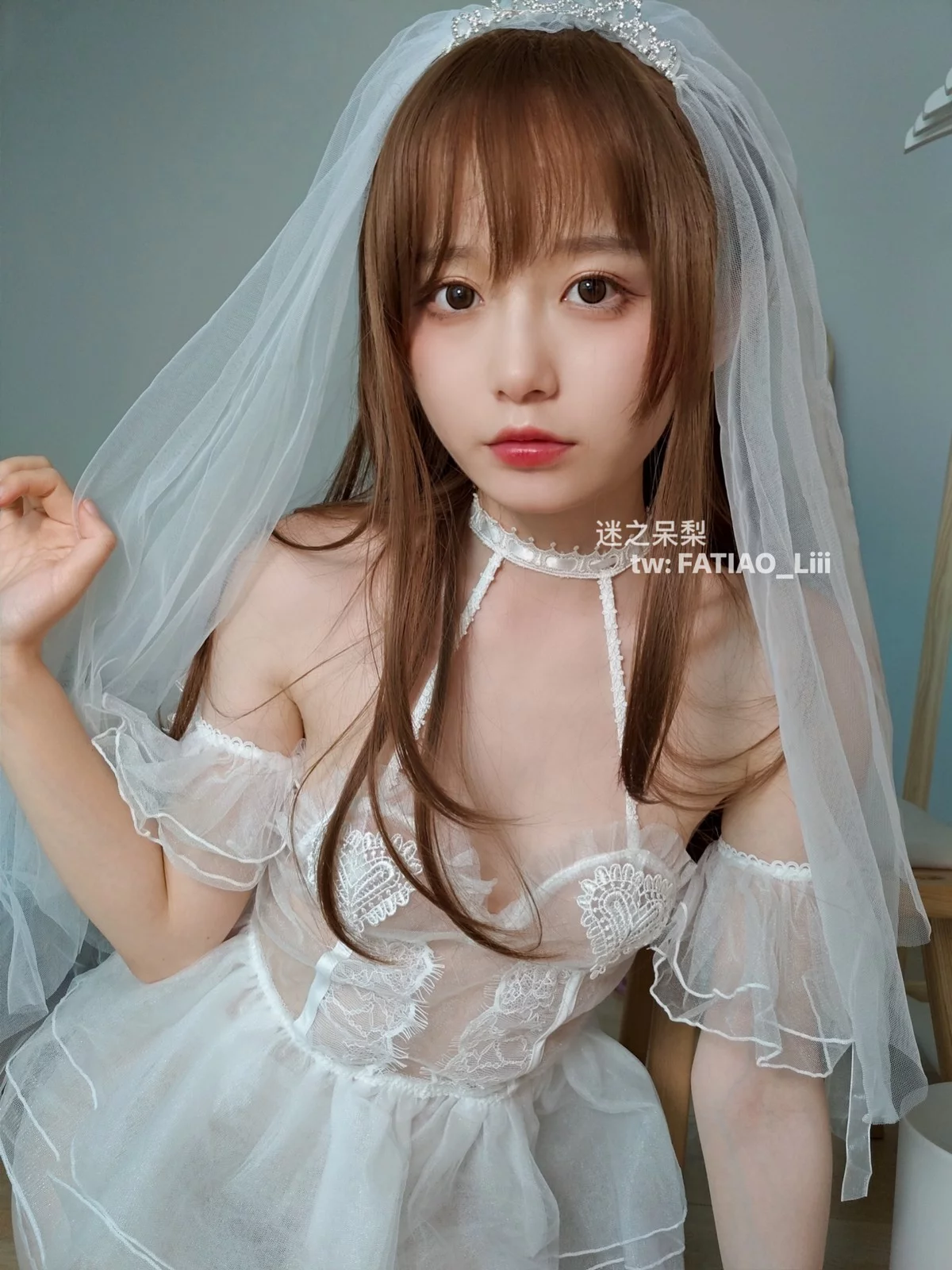 网络美女迷之呆梨新婚初夜主题私房性感白色薄透婚纱配开档白丝惹火诱惑写真70P
