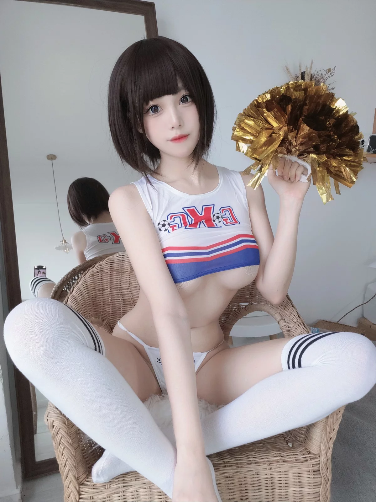 萌系小姐姐蜜汁猫裘足球宝贝主题性感运动内衣半撩露傲人豪乳惹火诱惑写真37P