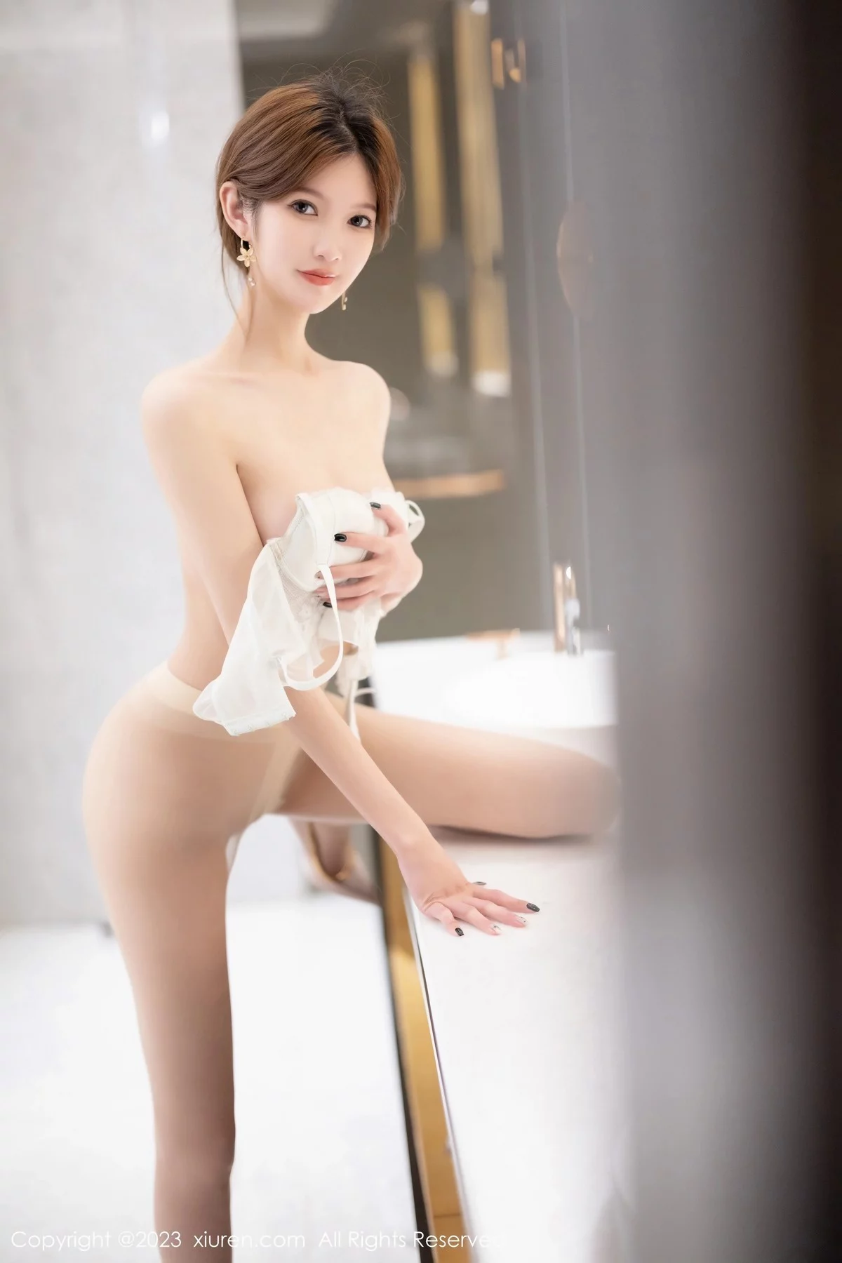 XiuRen第6591期_模特程程程私房脱图案旗袍露白色蕾丝内衣配超薄肉丝诱惑写真80P