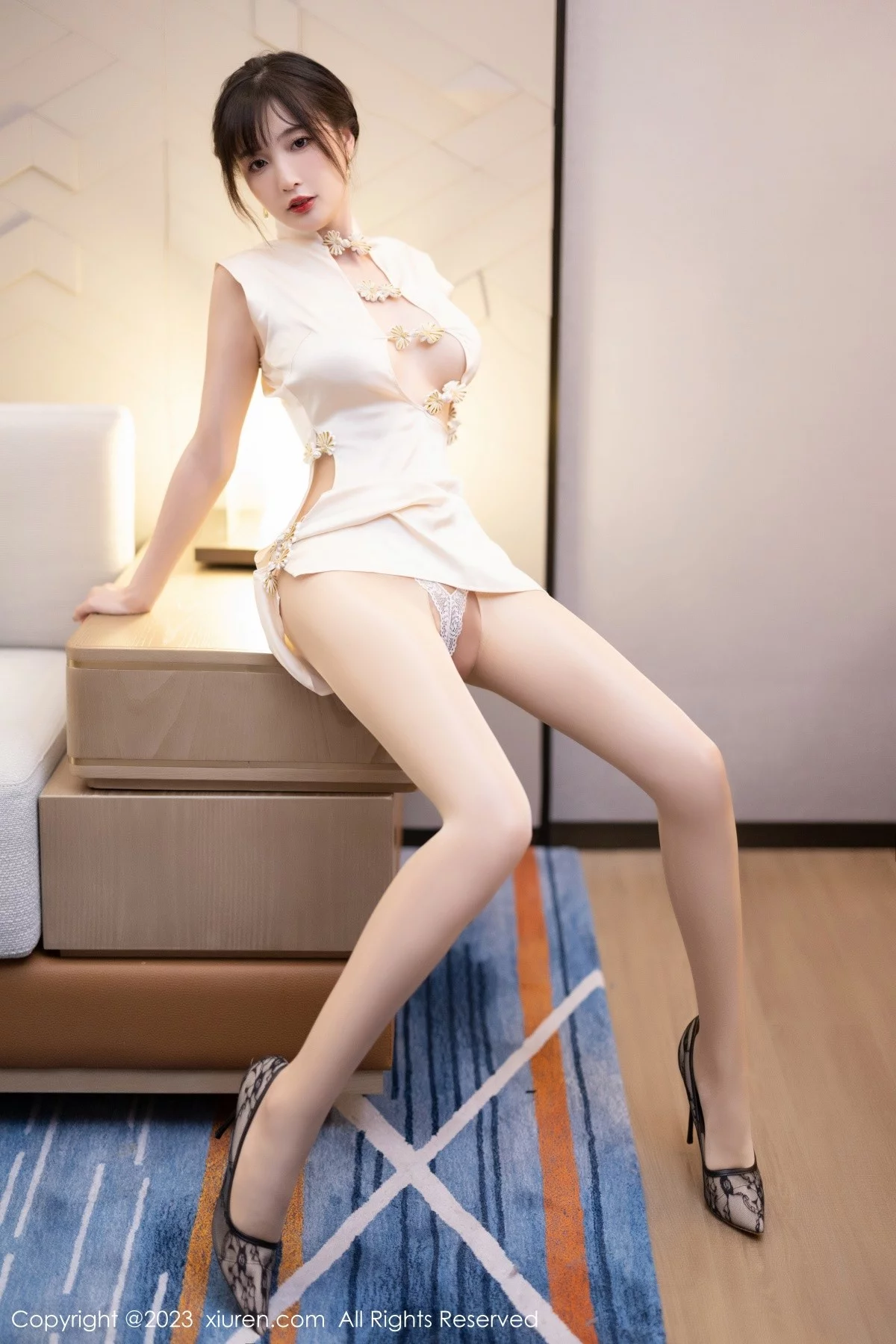 XiuRen第6600期_模特林星阑性感白色短旗袍配开档肉丝秀曼妙身姿迷人诱惑写真88P