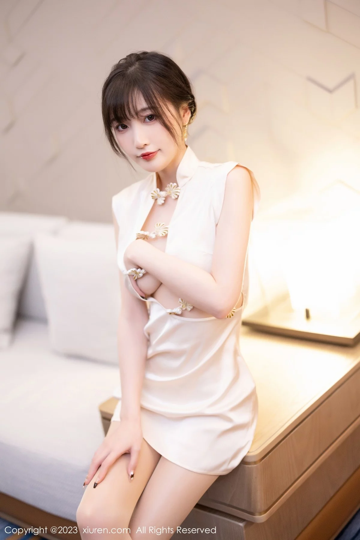 XiuRen第6600期_模特林星阑性感白色短旗袍配开档肉丝秀曼妙身姿迷人诱惑写真88P